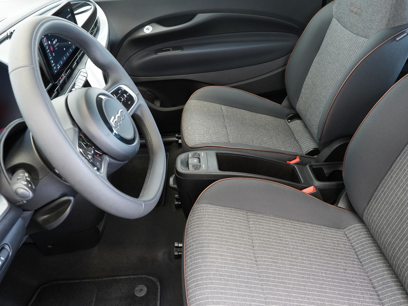 Fahrzeugabbildung Fiat 500e Icon 87KW/42kWh/DC-LADEN/CARPLAY/DAB/SOH