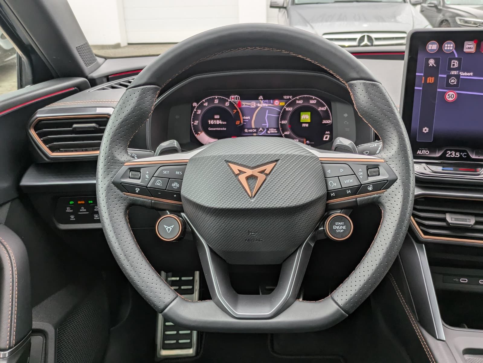 Fahrzeugabbildung CUPRA Leon 1.5 eTSI EDGE MATRIX*ACC*KAM*18"5JGARANTIE