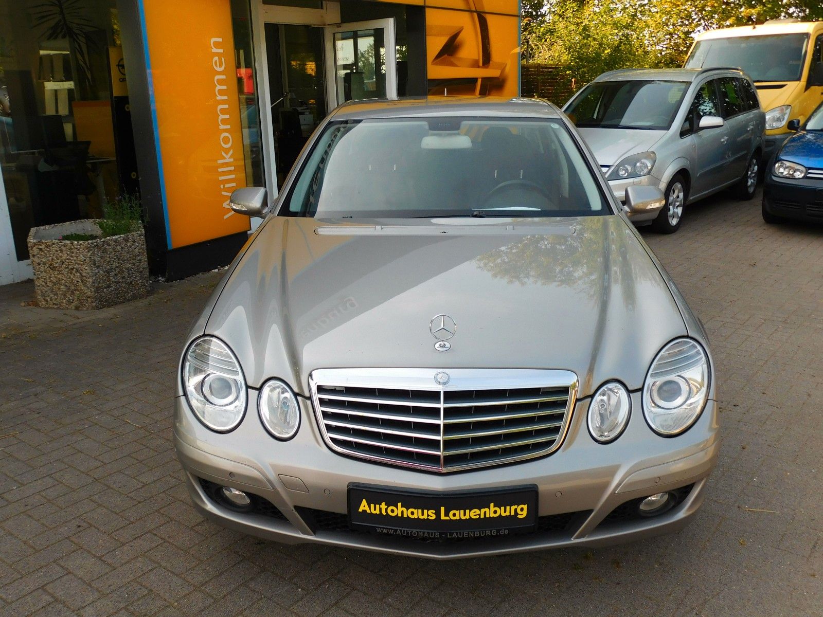 Mercedes-Benz E 200 E Limousine Kompressor mit Leder nur 99300Km