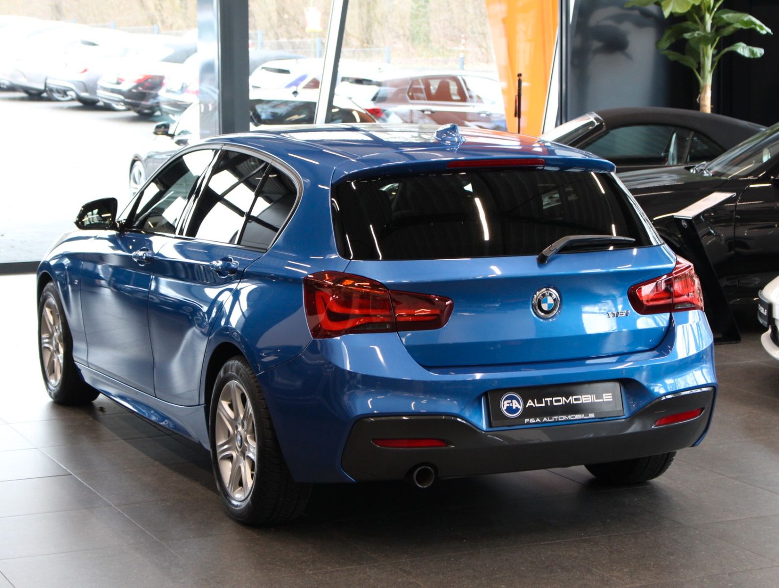 Fahrzeugabbildung BMW 118i Edition M Sport Shadow*1.Hand
