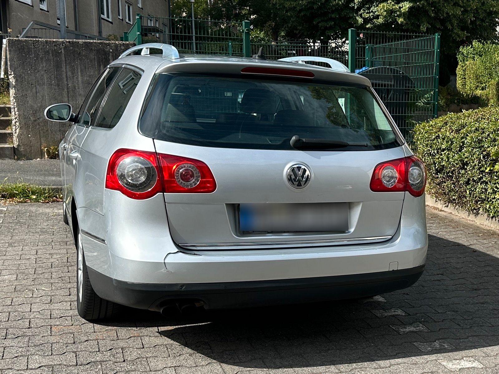Volkswagen Passat 2010 — interior