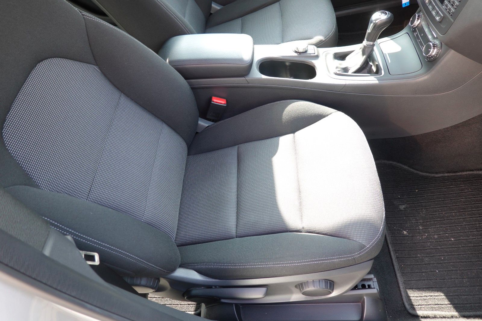 Fahrzeugabbildung Mercedes-Benz B 180 B -Klasse Rentnerfahrzeug