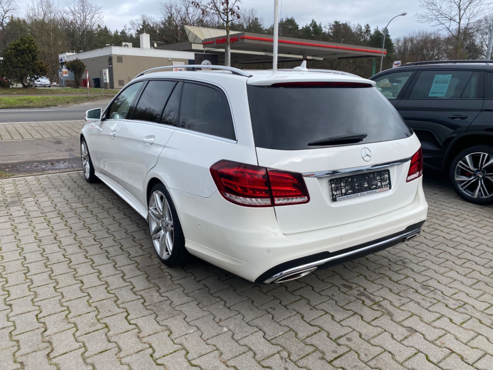 Fahrzeugabbildung Mercedes-Benz E 250 CGI T AMG*Totwinkel*LED*Navi*SHZ*Tempomat*