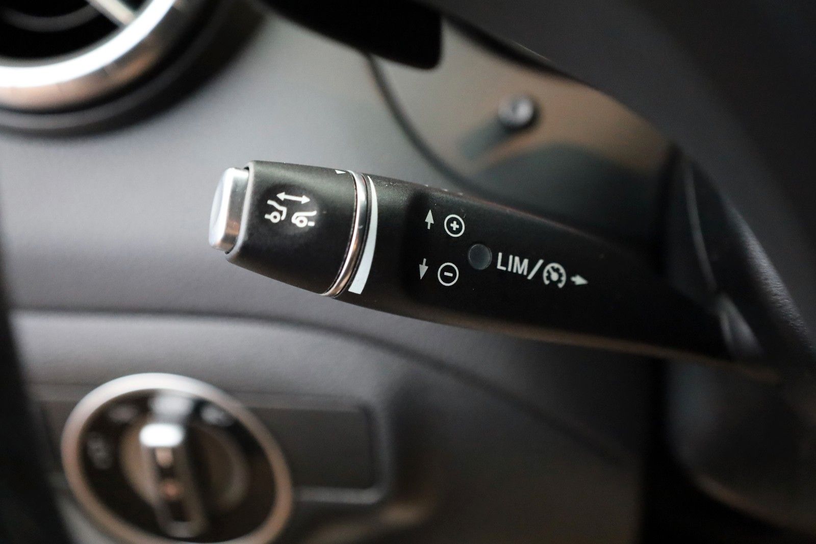 Fahrzeugabbildung Mercedes-Benz CLA 220d SB Leder,Navi,Xenon,Panorama,ACC,SH,PDC