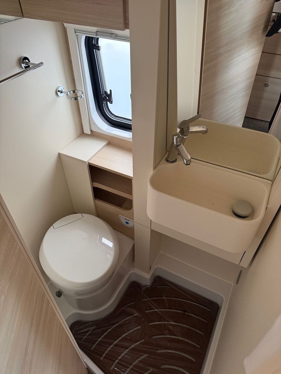 Fahrzeugabbildung Eura Mobil Van V 635 HB 6KW Heizung, Radio DAB, RFK