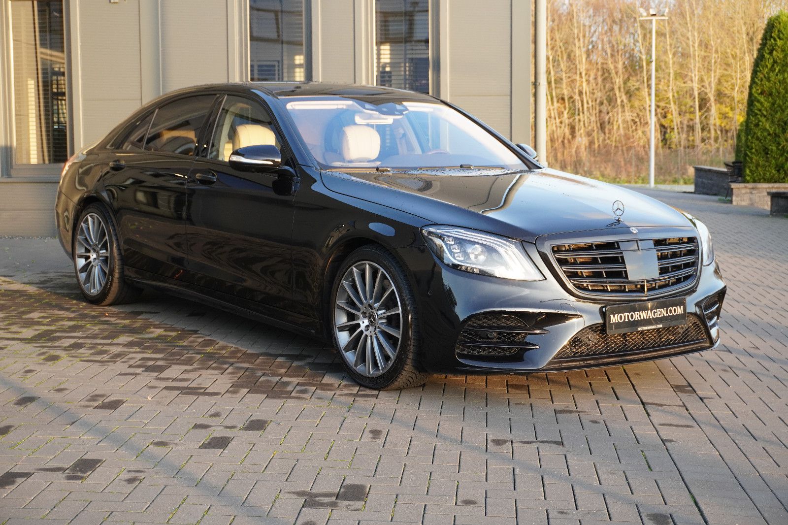 Fahrzeugabbildung Mercedes-Benz S 560 4Matic L
