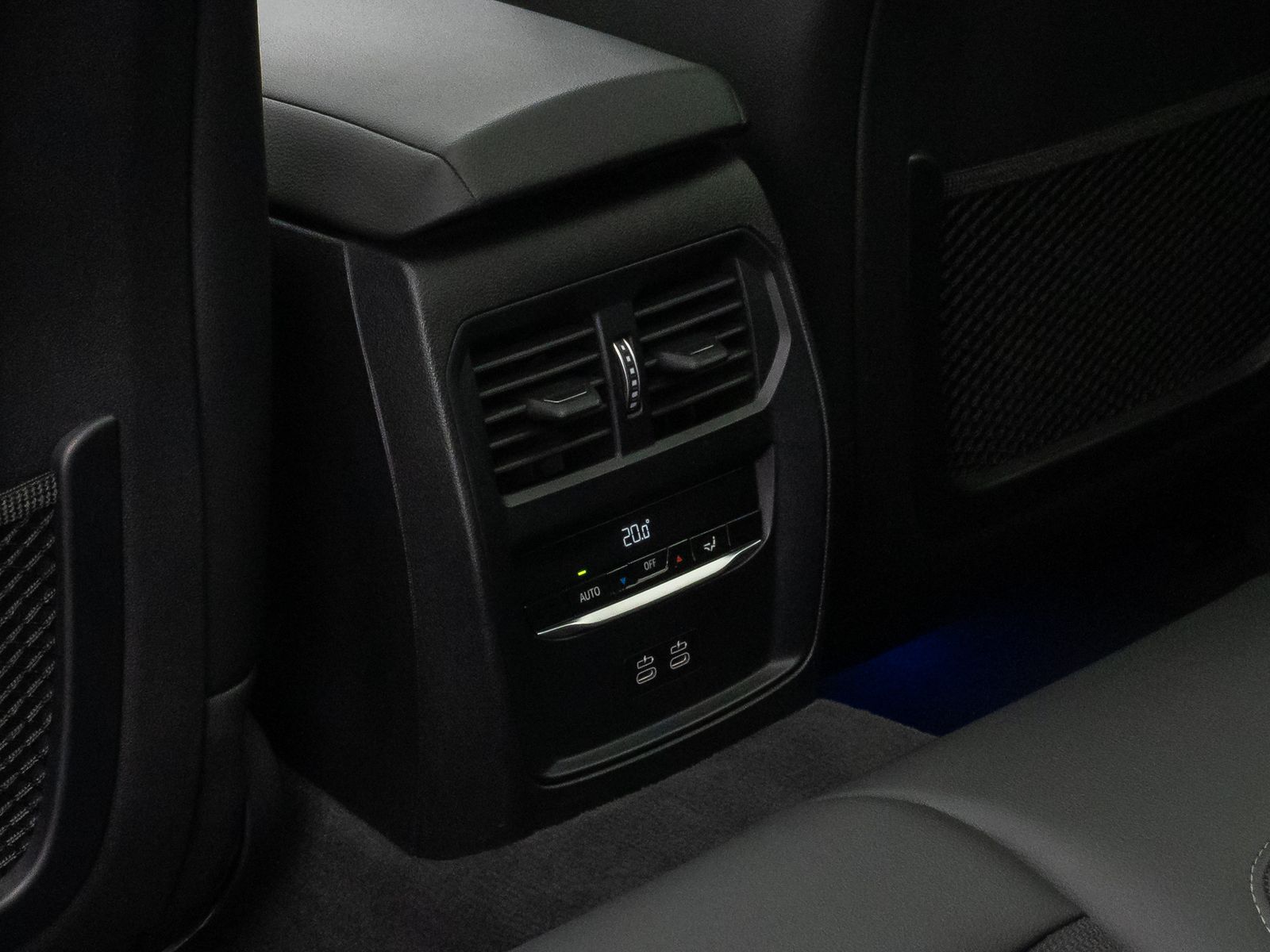 Fahrzeugabbildung BMW 320d xD  Sport Line Panorama DAB H/K Stop&Go AHK