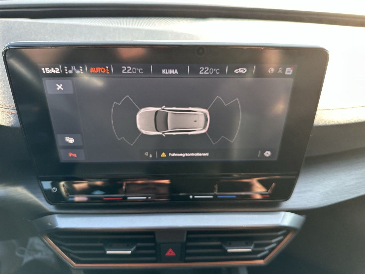 Fahrzeugabbildung CUPRA Formentor 1.5 TSI 110 kW (150 PS) - mit KI generiert/bearbeitet