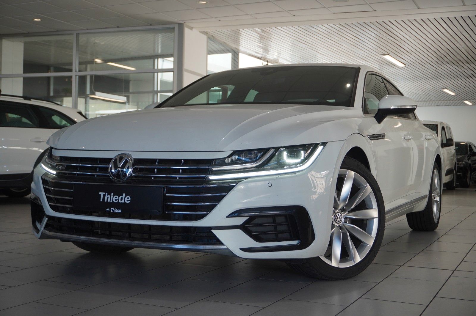 Fahrzeugabbildung Volkswagen Arteon 2.0 TSI R-LINE DSG NAVI/LED/KAMERA/VIRT.
