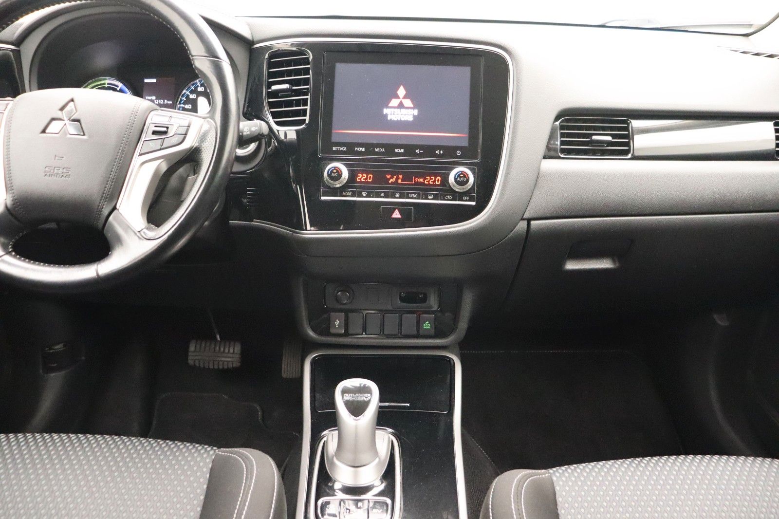 Fahrzeugabbildung Mitsubishi Outlander PHEV 2.4 Basis 4WD