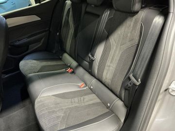 Peugeot 408 - 8