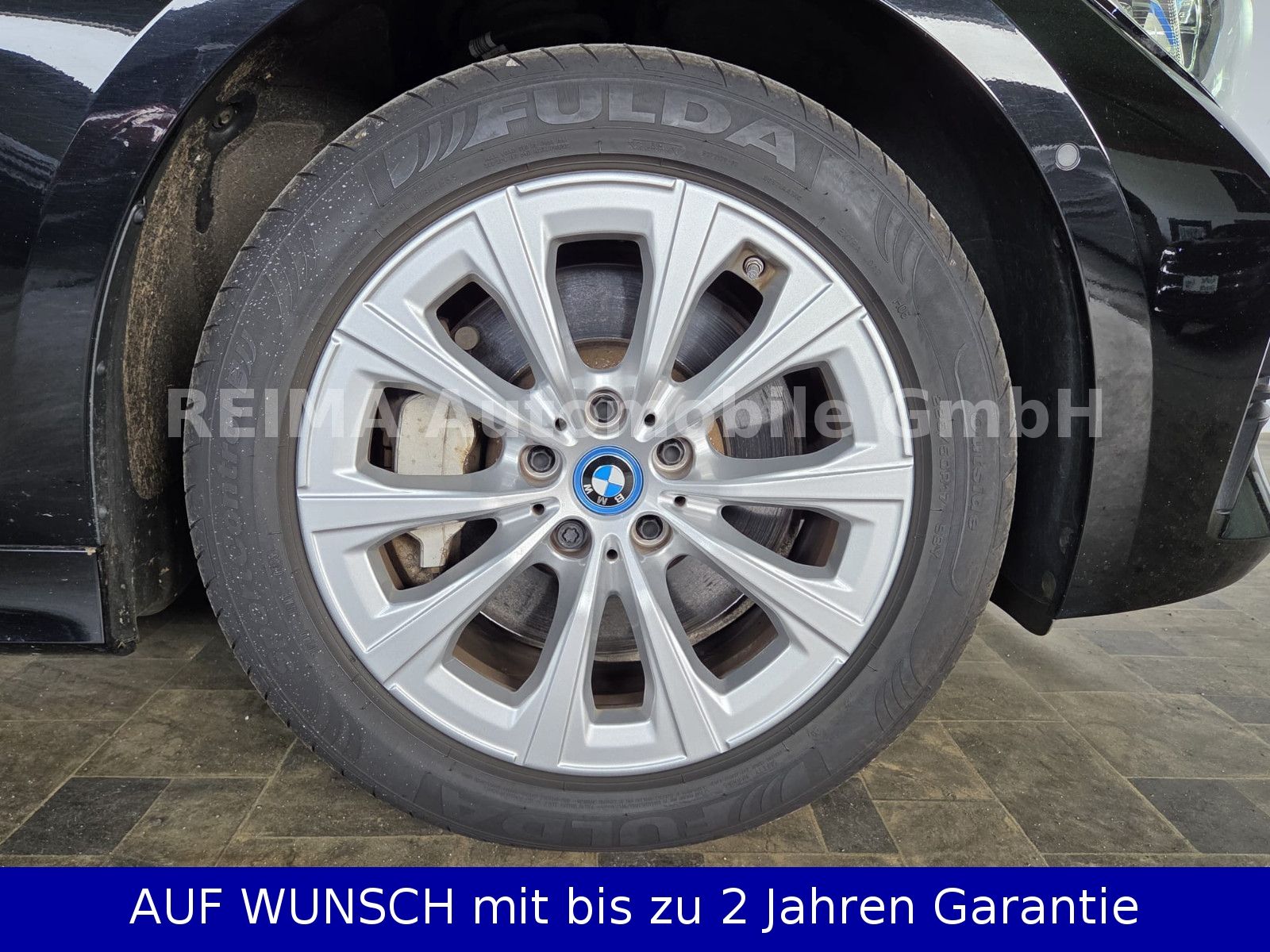 Fahrzeugabbildung BMW 330e Touring  Advantage, Laser, HUD, ACC