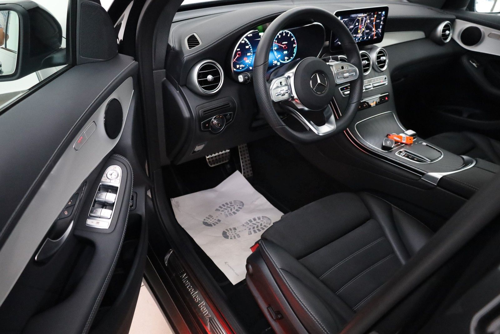 Fahrzeugabbildung Mercedes-Benz GLC 300 de 4M Coupe,AMG line,SH,Kamera,Panorama