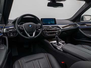 Fahrzeugabbildung BMW 540i Luxury Line HUD ACC LED Kamera 360°