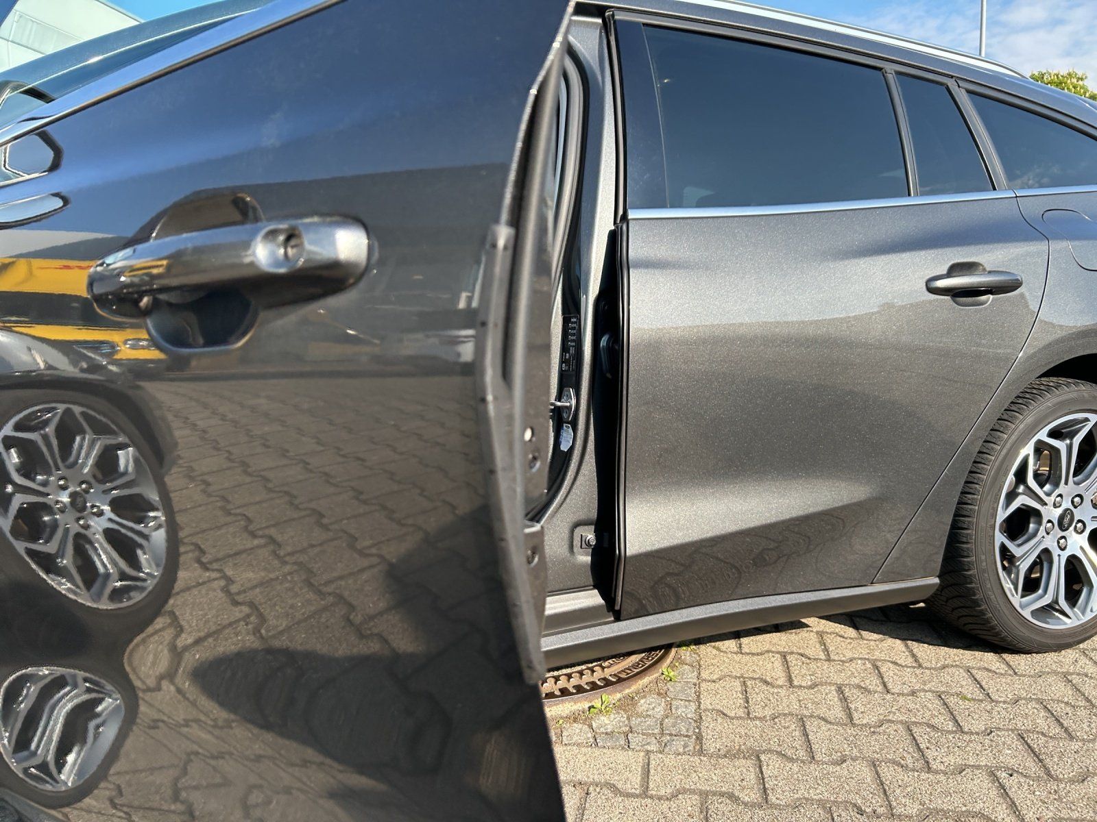 Fahrzeugabbildung Ford Focus 1.0 EcoBoost Titanium Kamera/Navi/LED