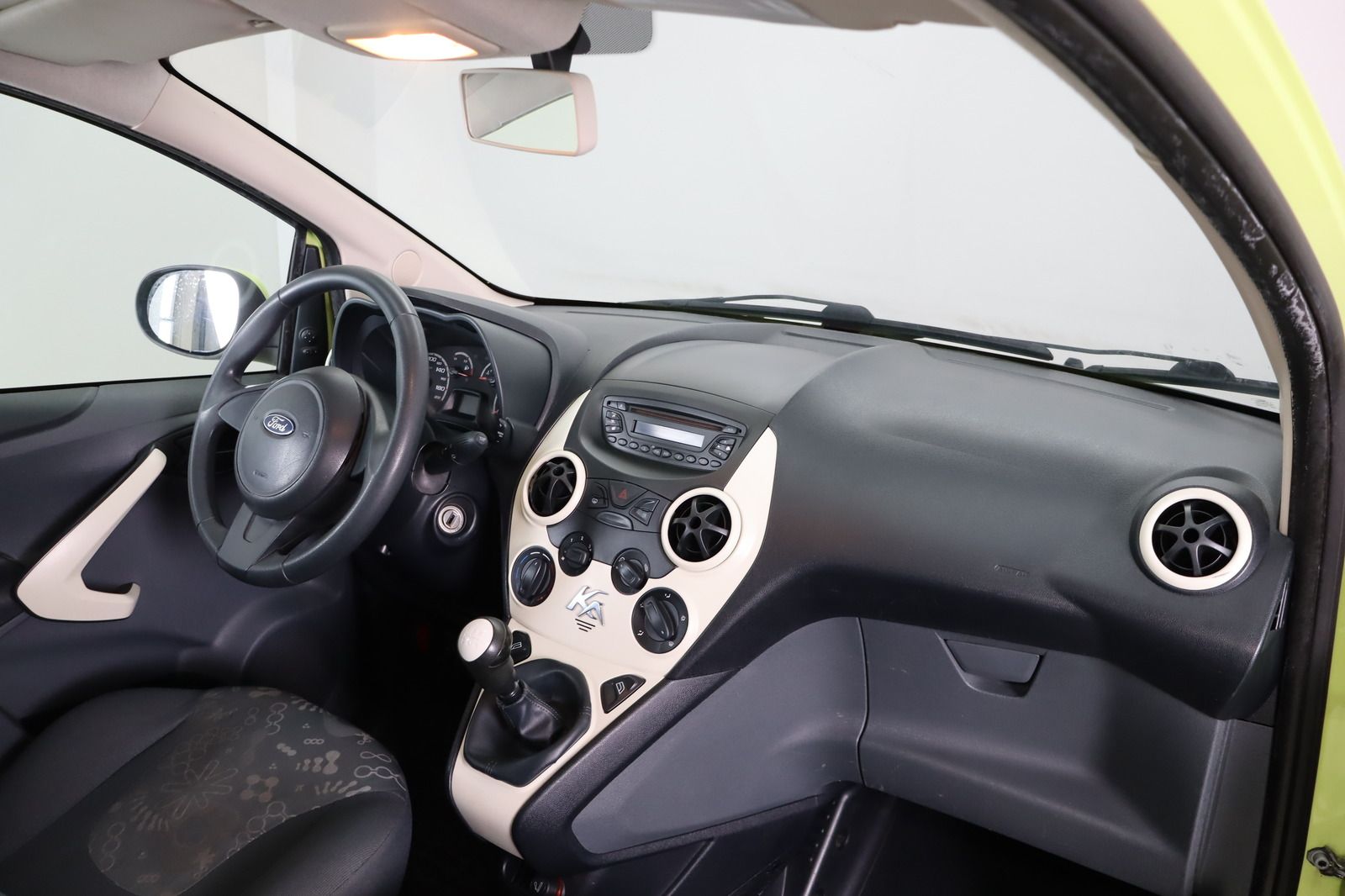 Fahrzeugabbildung Ford Ka 1.2 * 8-fach bereift * HU/AU bis 07.2026