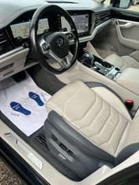 Volkswagen Touareg - 11
