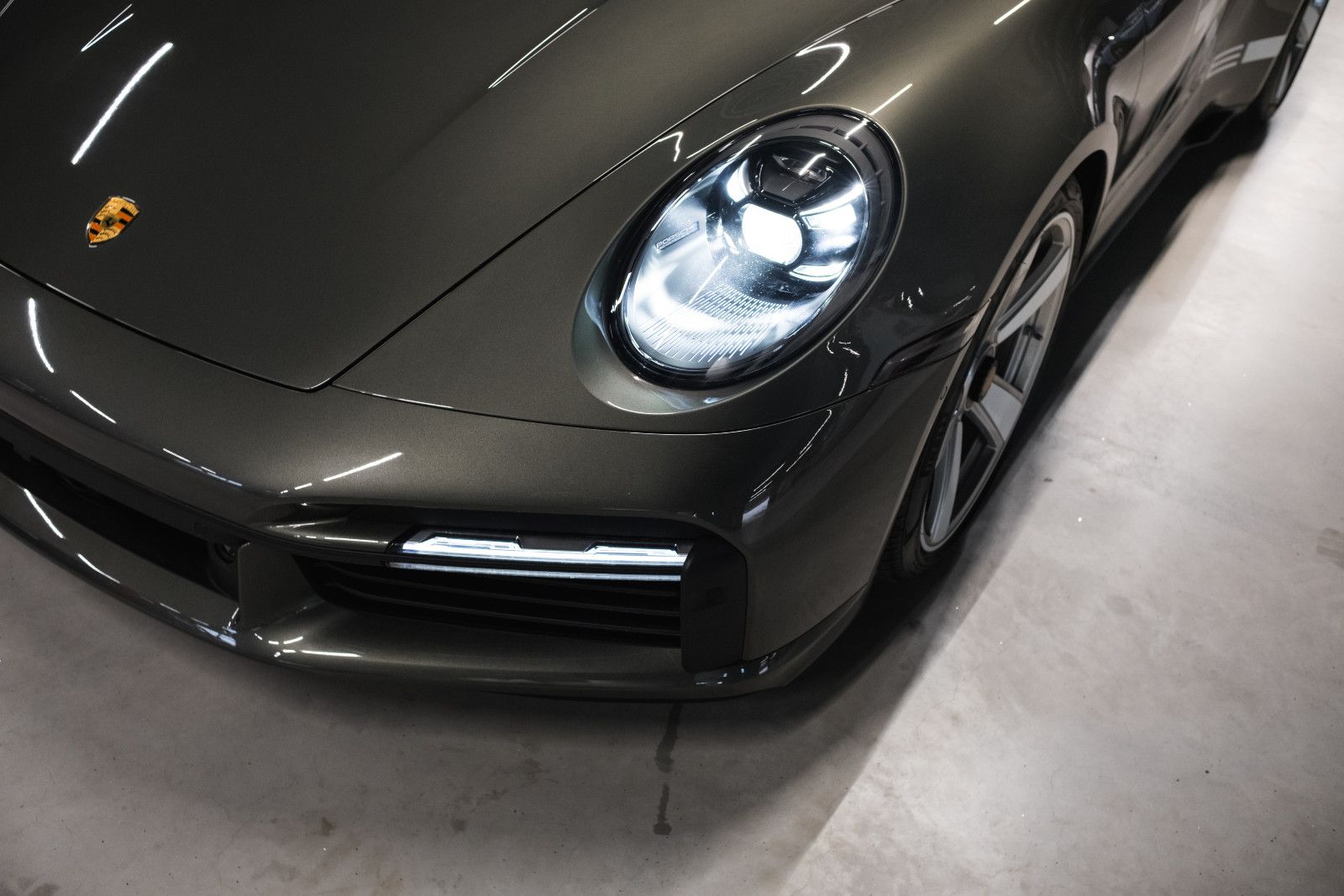 Fahrzeugabbildung Porsche 992/911 Turbo 50 Jahre Heritage-Nachtsicht-Inno