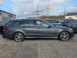 Mercedes-Benz E 220 Avantgarde LED*AHK*KAMERA*TEMP*NAVI*SHZ - graue Mercedes-Benz E 220