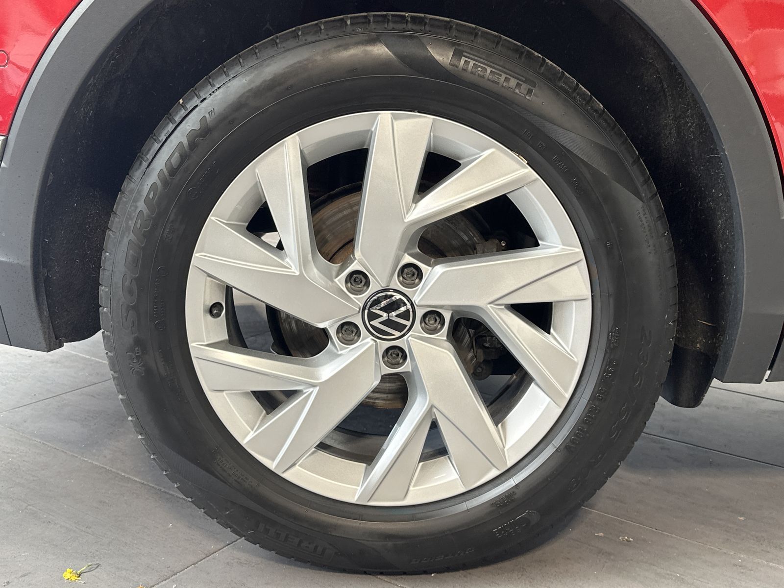 Fahrzeugabbildung Volkswagen Tiguan 1.5 TSI DSG Elegance NAV+MATRIX+ACC+AHK