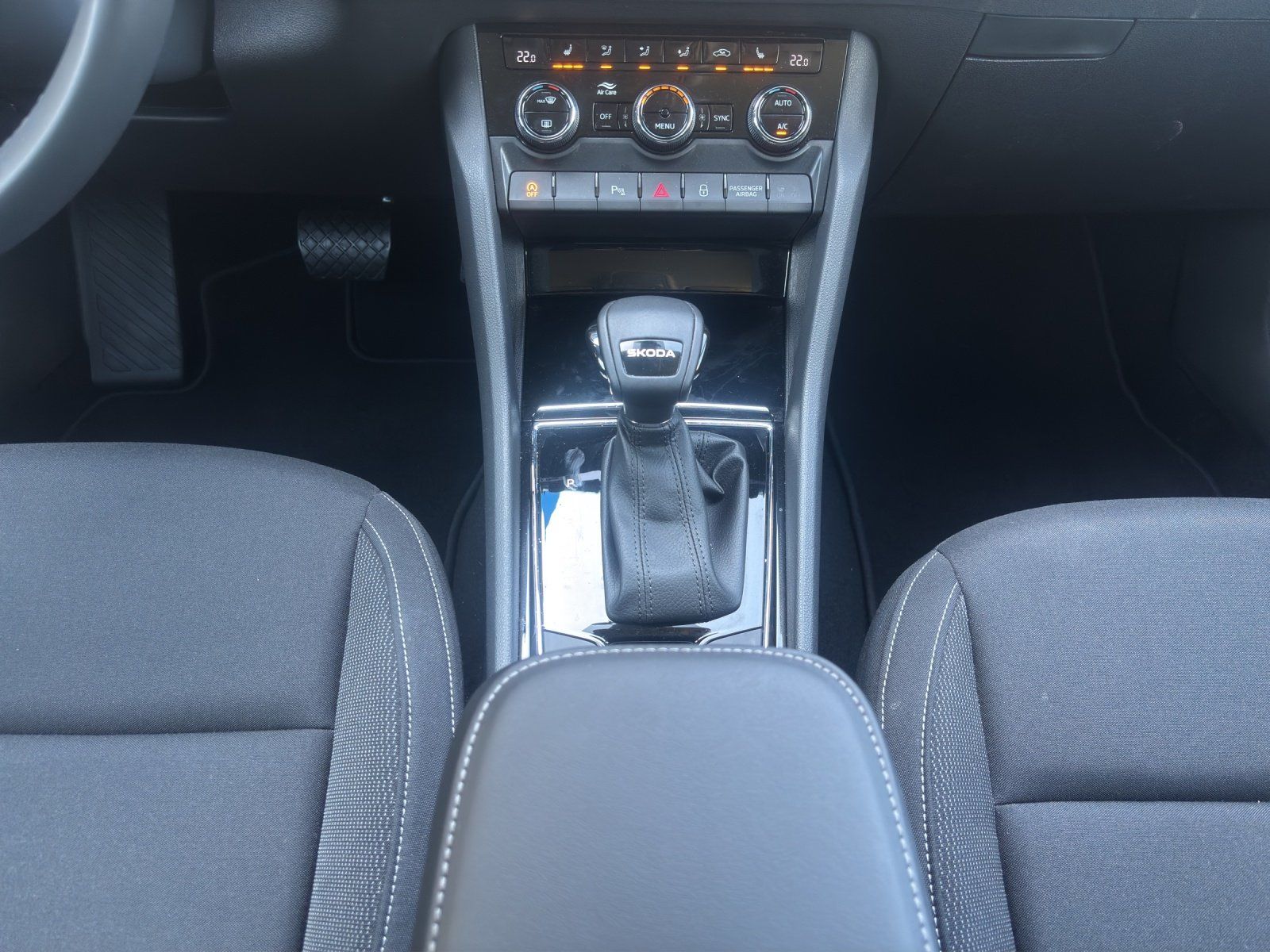 Fahrzeugabbildung SKODA Karoq Balance 1,5 TSI 110 kW DSG MATRIX/ACC/AHK