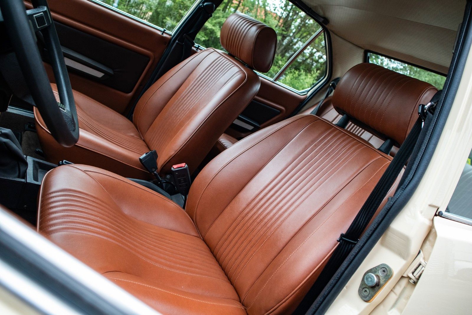 Fahrzeugabbildung Alfa Romeo Alfetta 2.0 Elfenbein*Zertifikat*Classic Gar*