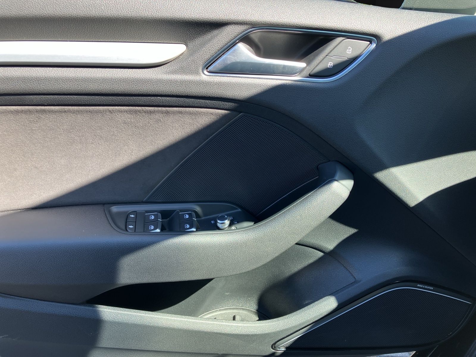 Fahrzeugabbildung Audi A3 Sportback TFSI sport  S-tronic LED NAVI ACC B