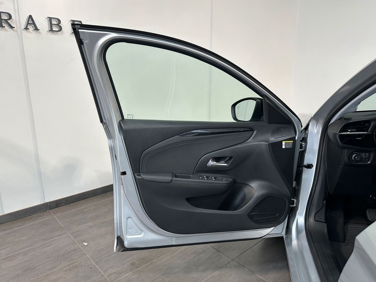 Fahrzeugabbildung Opel Corsa e Elegance NAV+LED+KAMERA+SHZ+KEYLESS