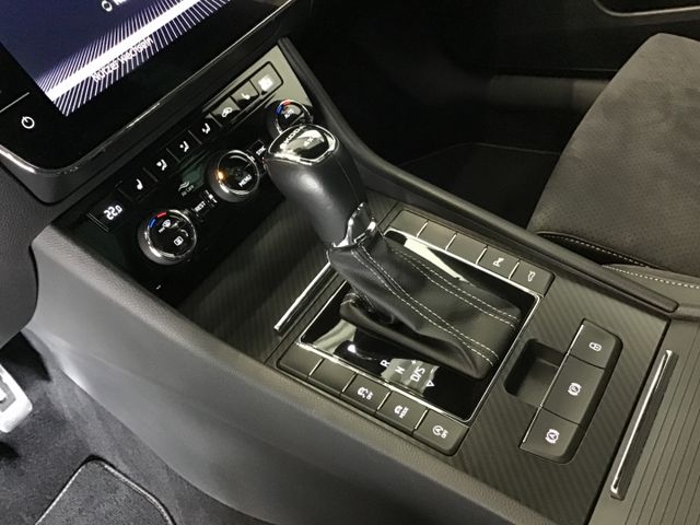 Fahrzeugabbildung Skoda Superb Combi 2.0 TSI SportLine 4x4/Navi/ACC/AHK