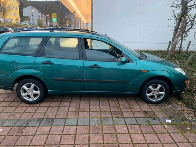 Ford Focus 1.4 benzin