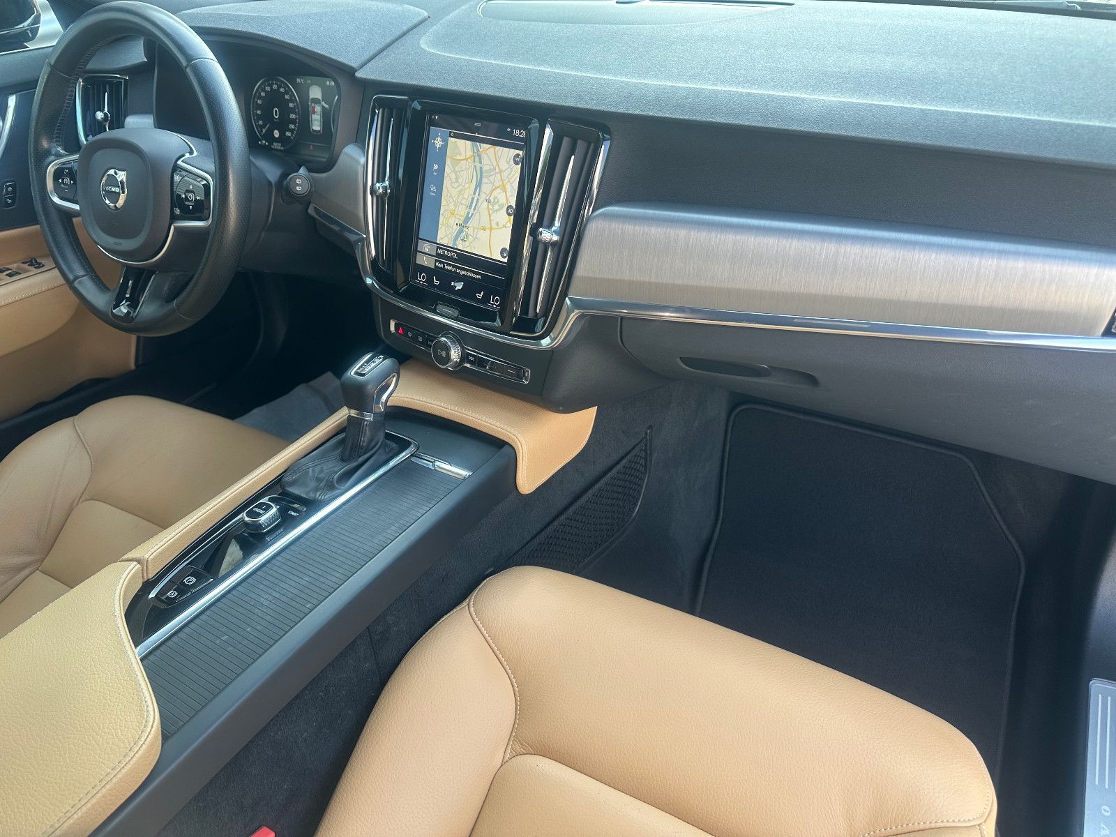 Fahrzeugabbildung Volvo V90 T5 MOMENTUM GEARTRONIC*LEDER-BEIGE-BRAUN*