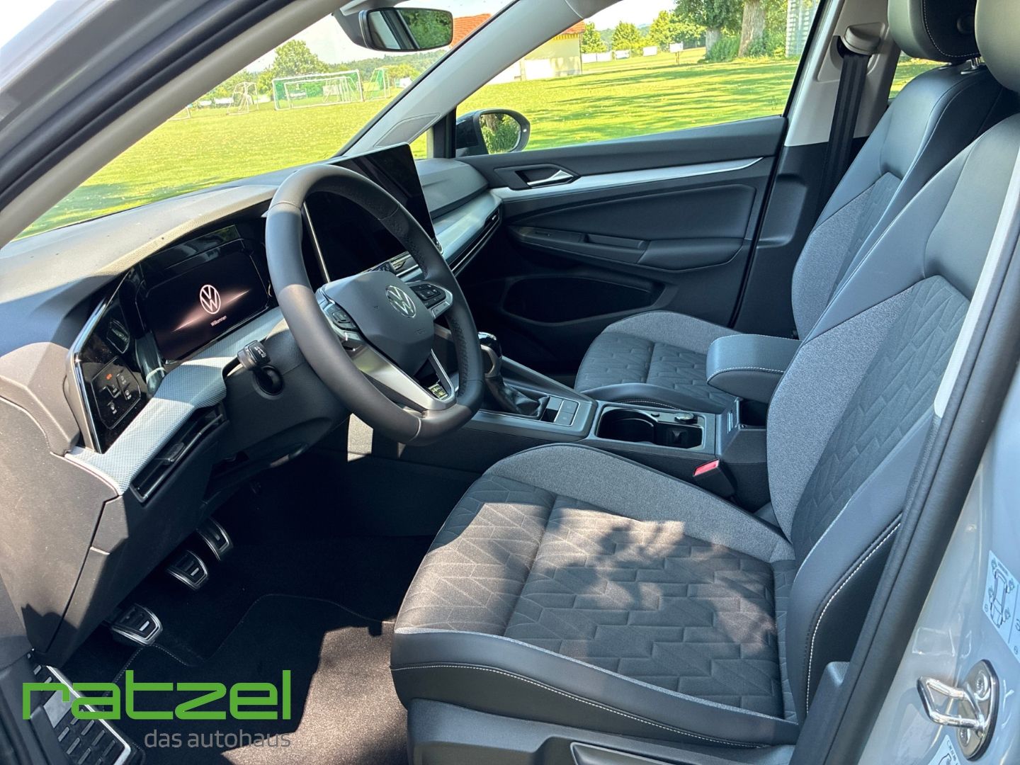 Fahrzeugabbildung Volkswagen Golf GOAL 1.5 TSI  AHK+LED+Allwetter+PDC+Kamera