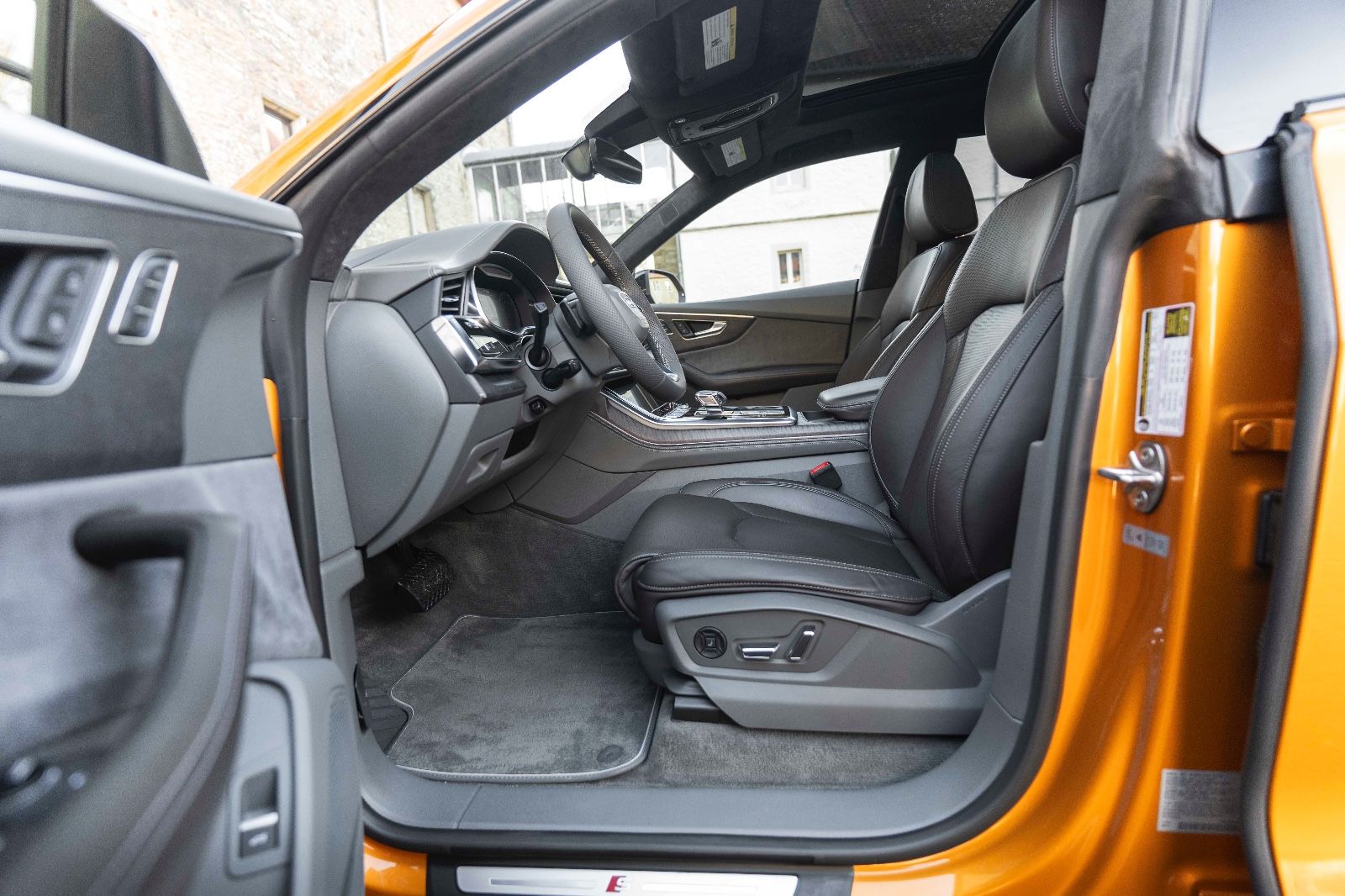 Fahrzeugabbildung Audi Q8 55 TFSI quattro S-LINE 360° B&O LED MASSAGE