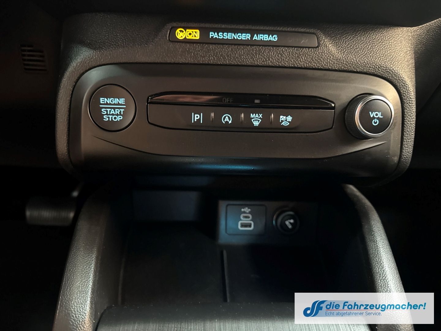 Fahrzeugabbildung Ford Focus ST-Line Navi LED ACC Apple CarPlay Android