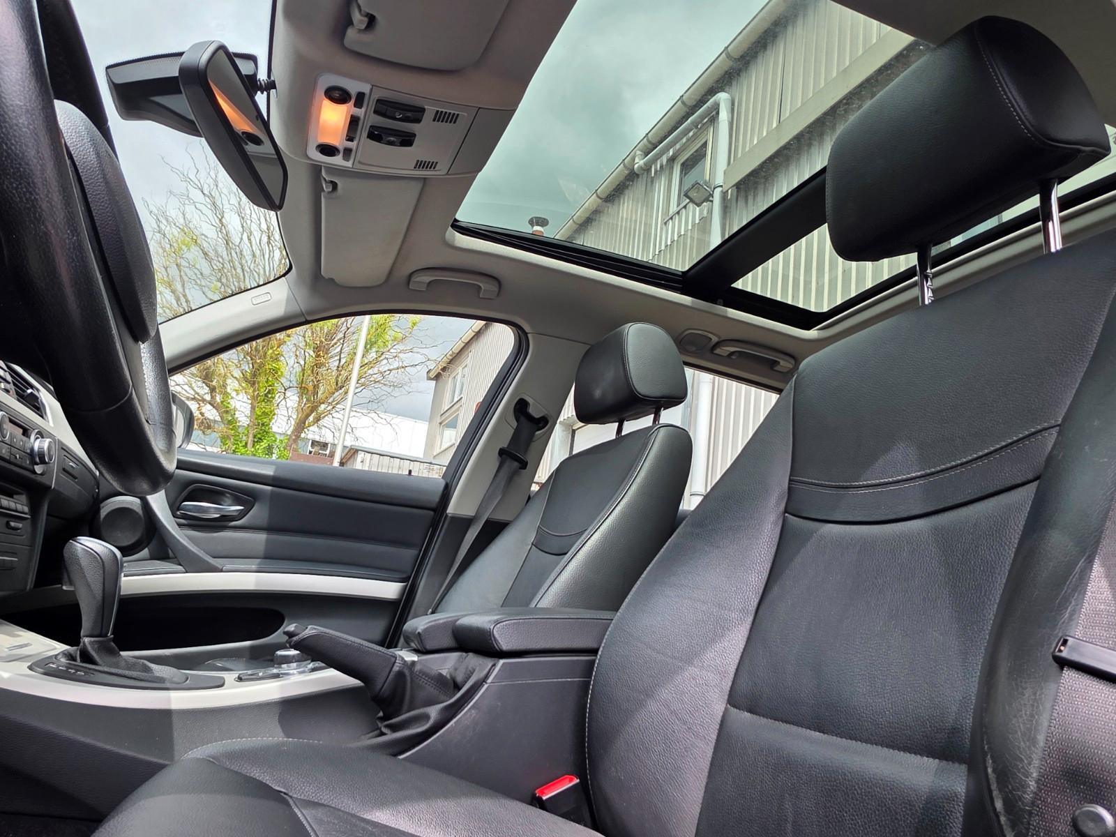 BMW 318 2010 — photo 11