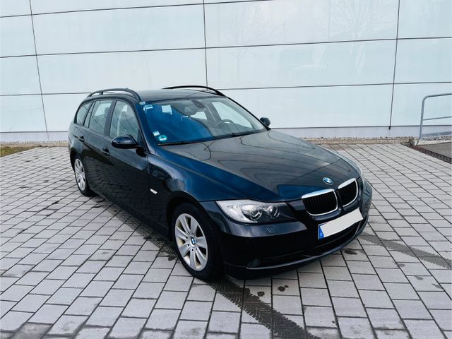 BMW 320i touring Automatic Xenon Navigation AHK PDC