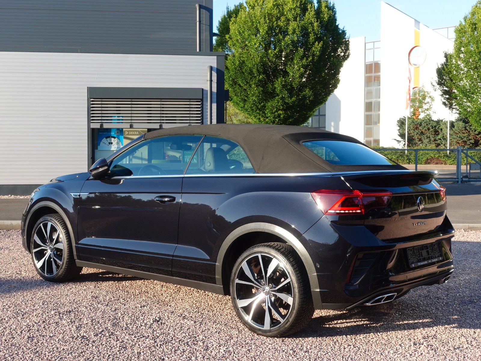 Fahrzeugabbildung Volkswagen T-Roc Cabriolet 1.5 TSI DSG R-Line AHK/Matrix/