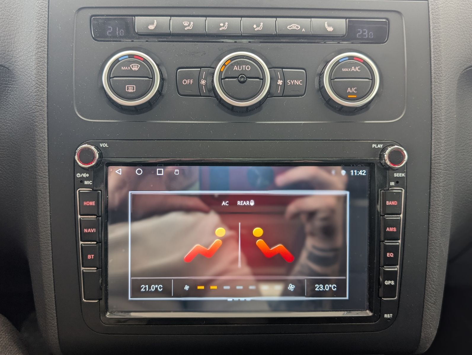 Fahrzeugabbildung Volkswagen Touran 2.0 TDI Highline PANO AHK PDC APP XENON
