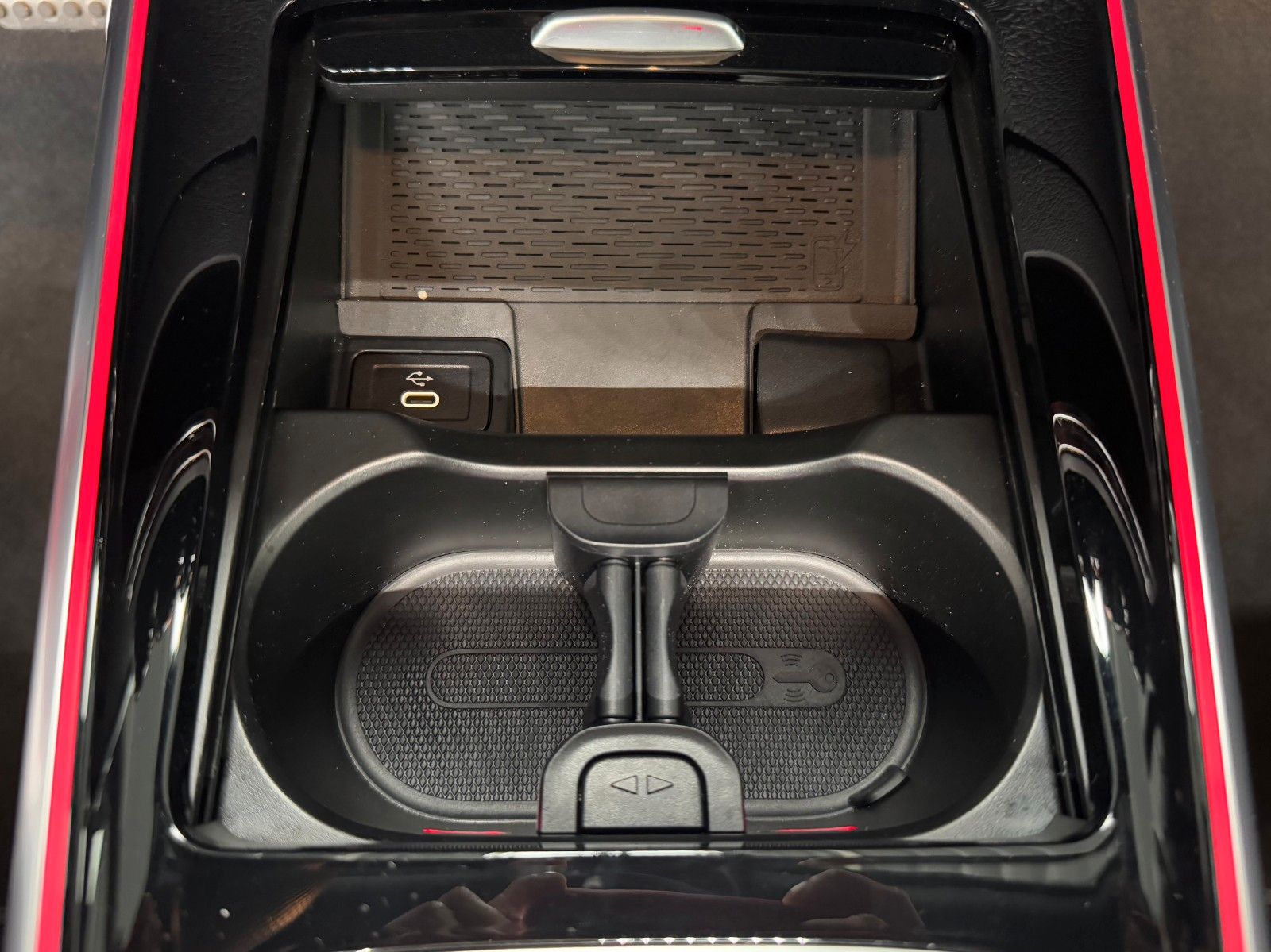 Fahrzeugabbildung Mercedes-Benz GLB 35 AMG 4Matic VOLL Night  MBUX AHK