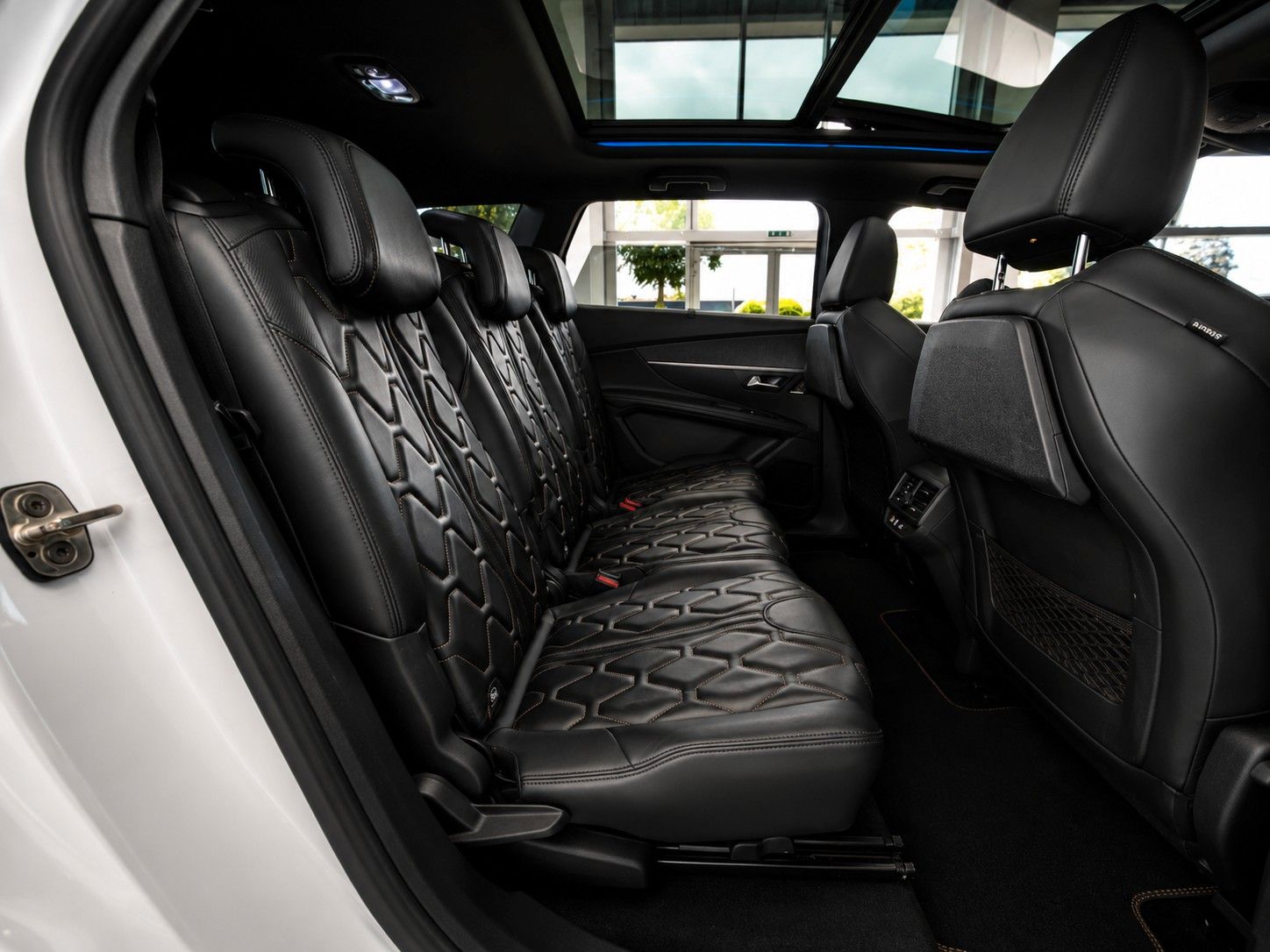 Fahrzeugabbildung Peugeot 5008 GT-LINE LEDER NAVI PANORAMA LED AHK 7-SITZE