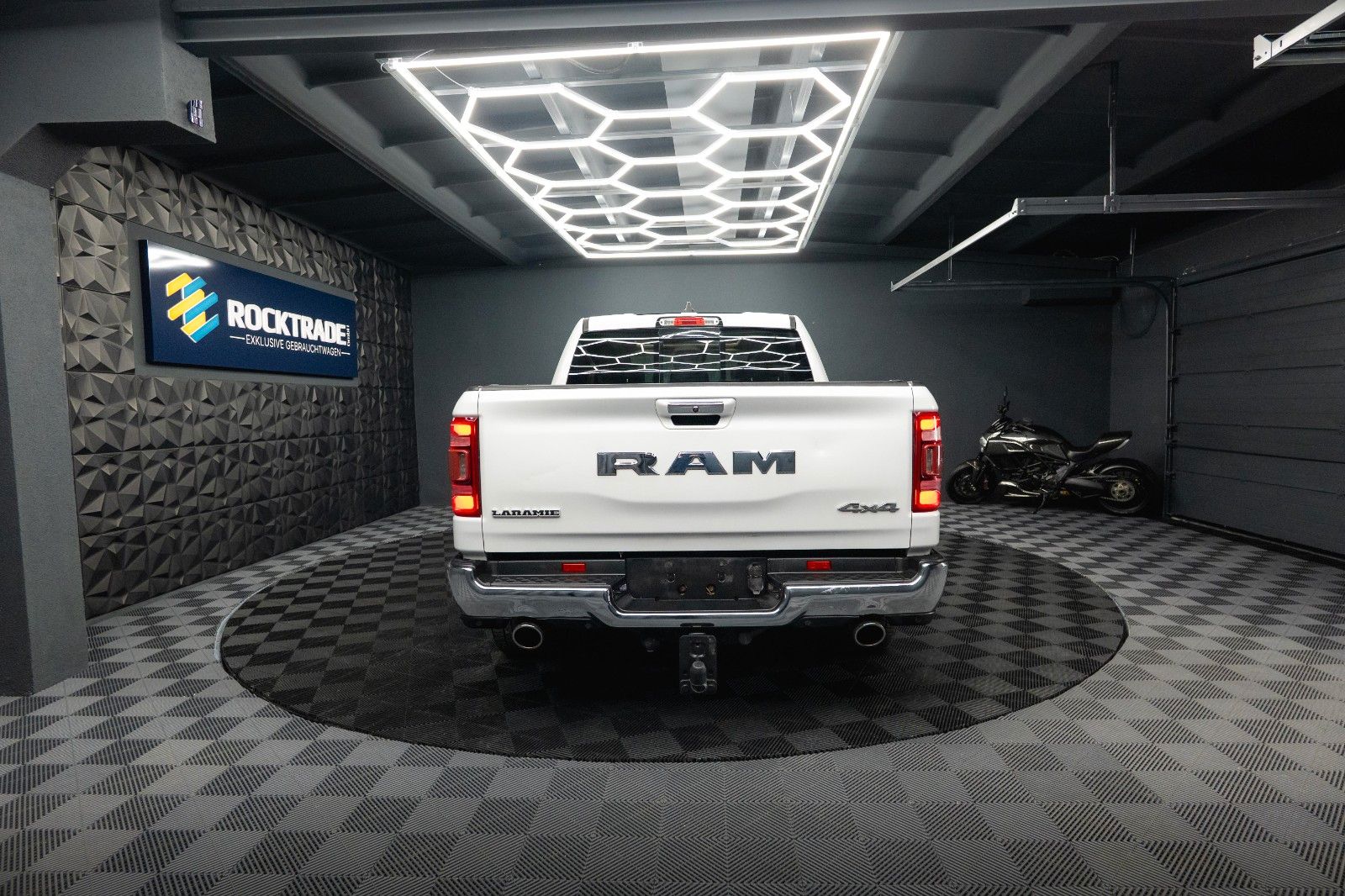 Fahrzeugabbildung Dodge RAM 5.7 V8 HEMI 4x4 LARAMIE LPG *Unfallfrei*Pano