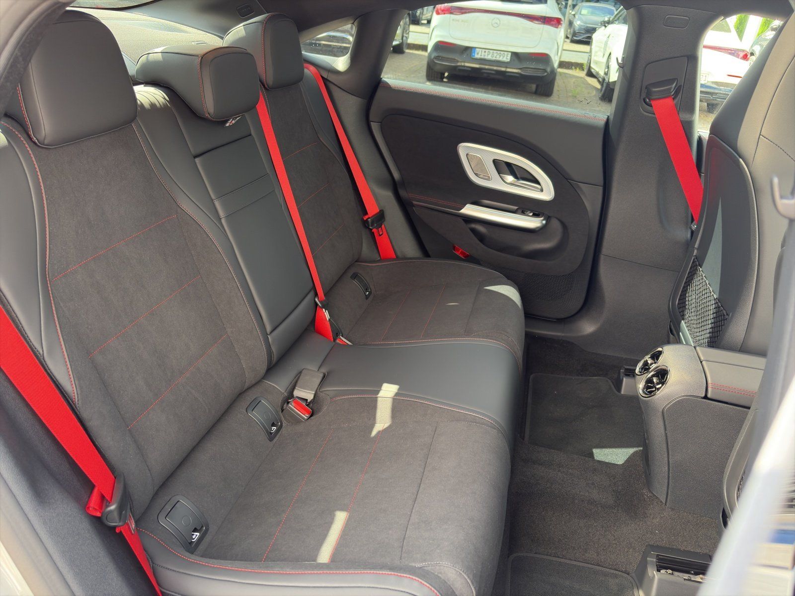 Fahrzeugabbildung Mercedes-Benz CLA 220 4M AMG SUPERSCREEN Burm3D PANO AHK HUD
