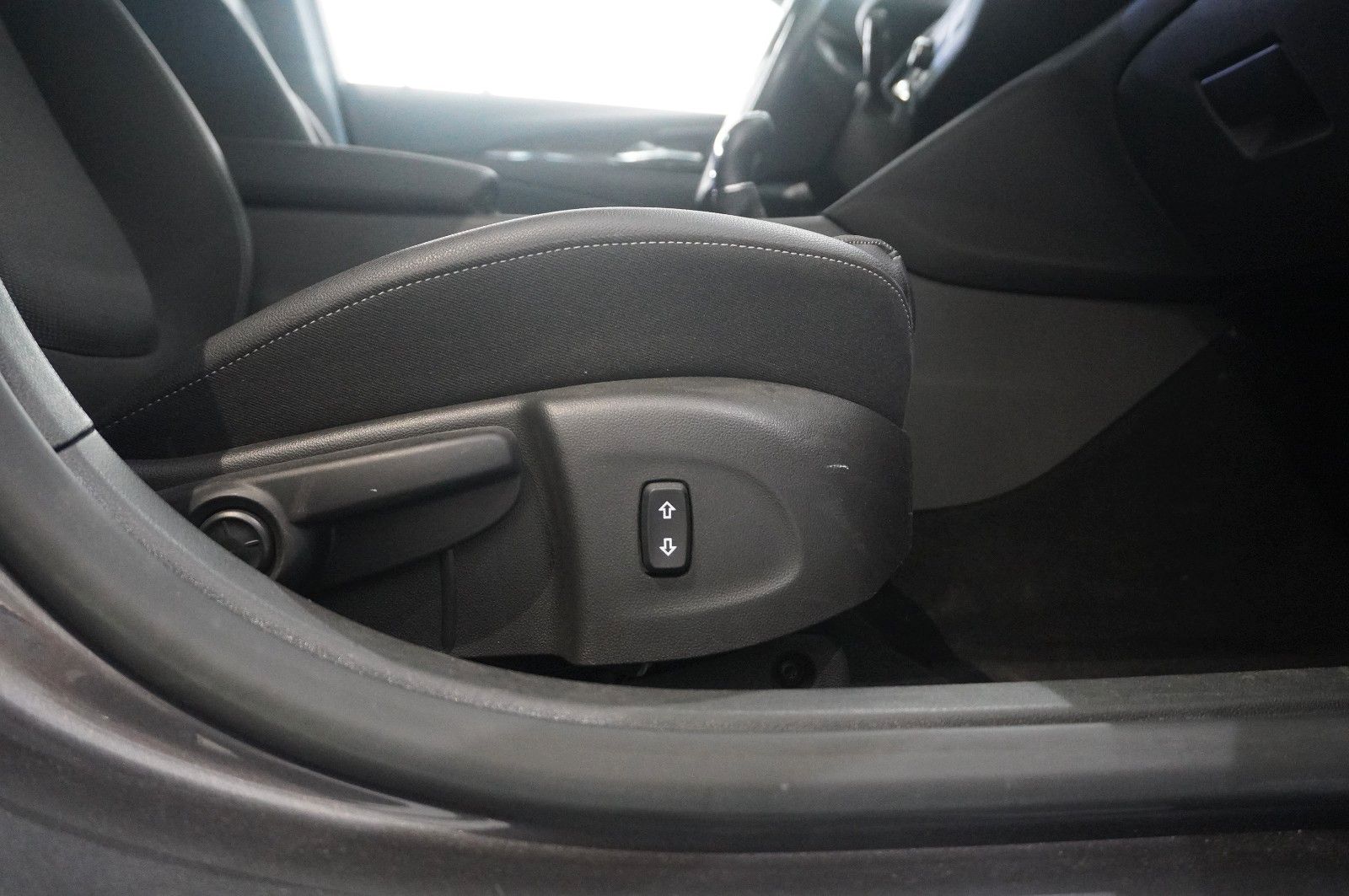 Fahrzeugabbildung Opel Insignia B ST 2.0D BUSINESS NAVI/LED/KAMERA/AHK