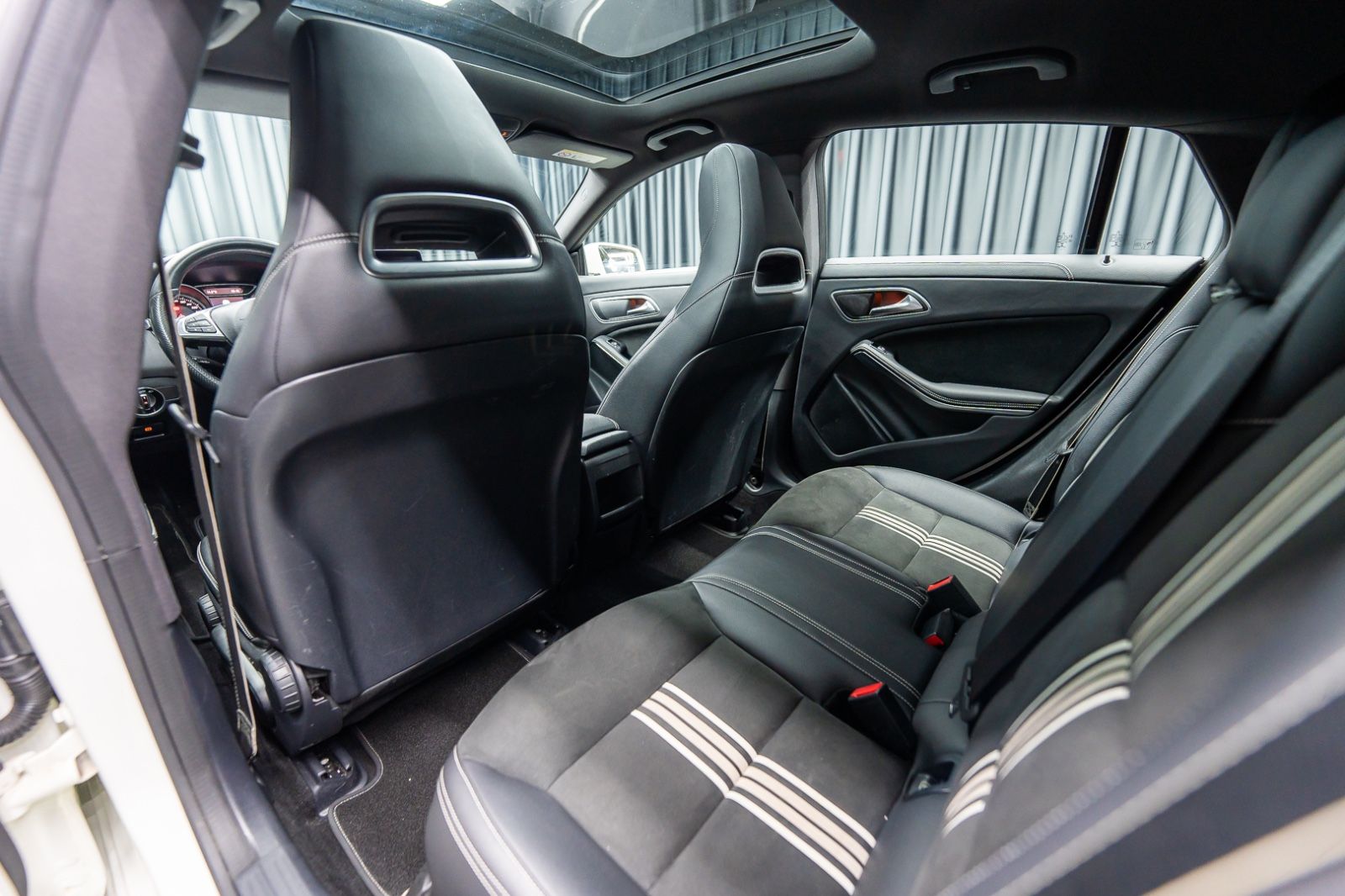 Fahrzeugabbildung Mercedes-Benz CLA 180 Shooting*AMG*Panorama*Keyless*PEAK*BSNS*