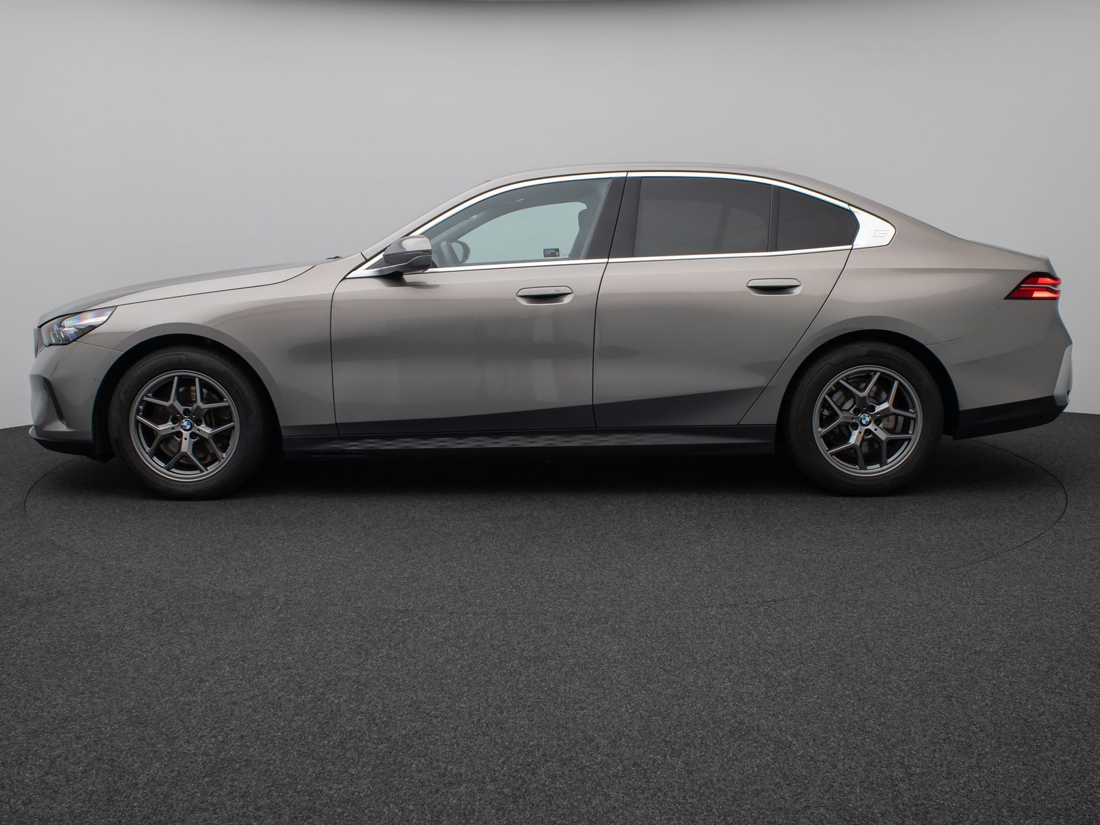 Fahrzeugabbildung BMW 520d Kamera DAB Leder Ad.LED Alarm Sport 18Zoll