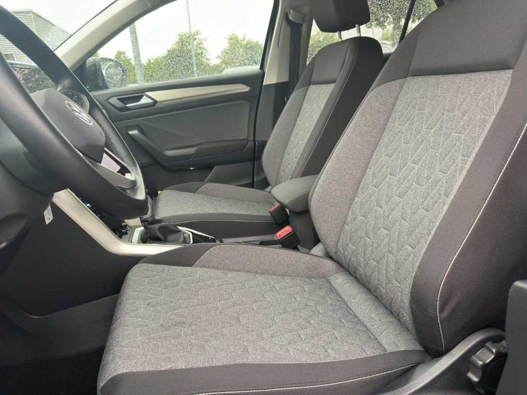Fahrzeugabbildung Volkswagen T-ROC MOVE 1.5TSI, 110kW, DSG, Move,MFK, GJR, Na