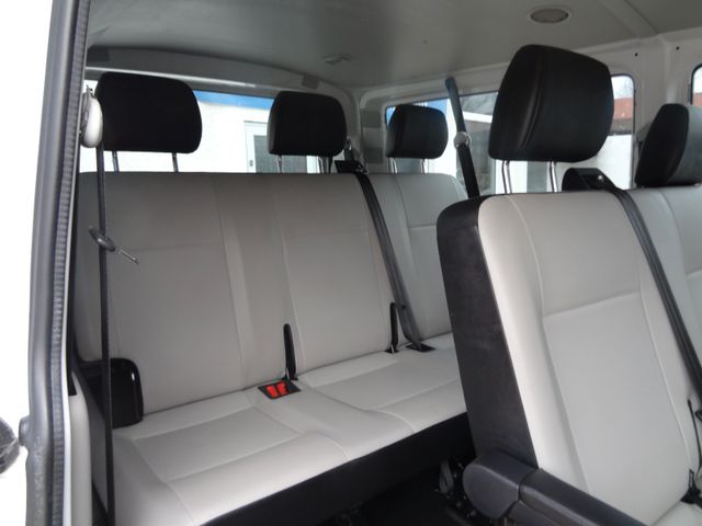 Fahrzeugabbildung Volkswagen T6 Transporter/Kombi lang/AHK/58.500Km/9 SITZER