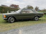 Mercedes-Benz 230 - Mercedes-Benz 230 mit Benzin-Antrieb: Coupé, Automatik