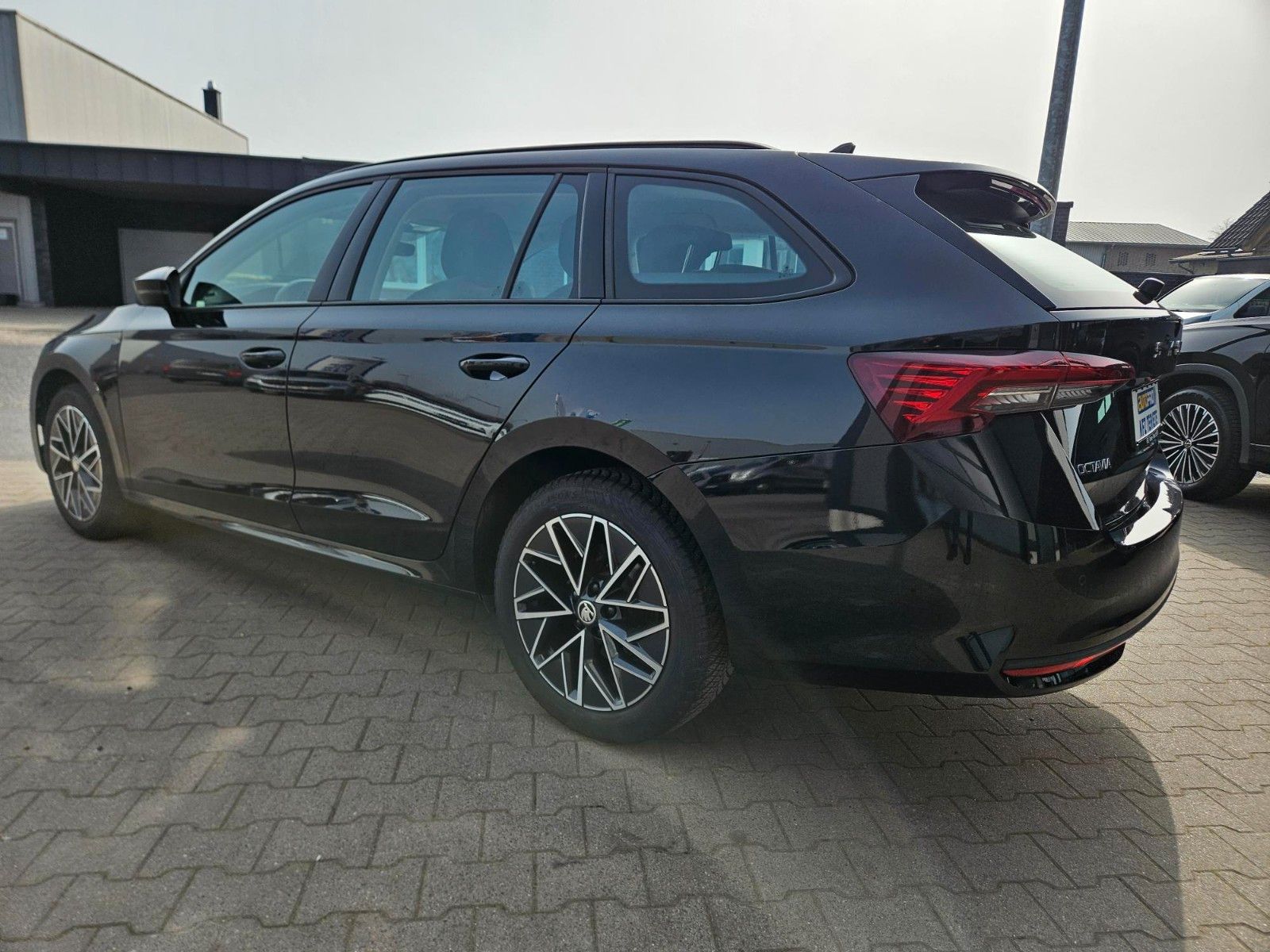 Skoda Octavia Combi 2.0 TDI 110 kW Selection ACC LED foto 6
