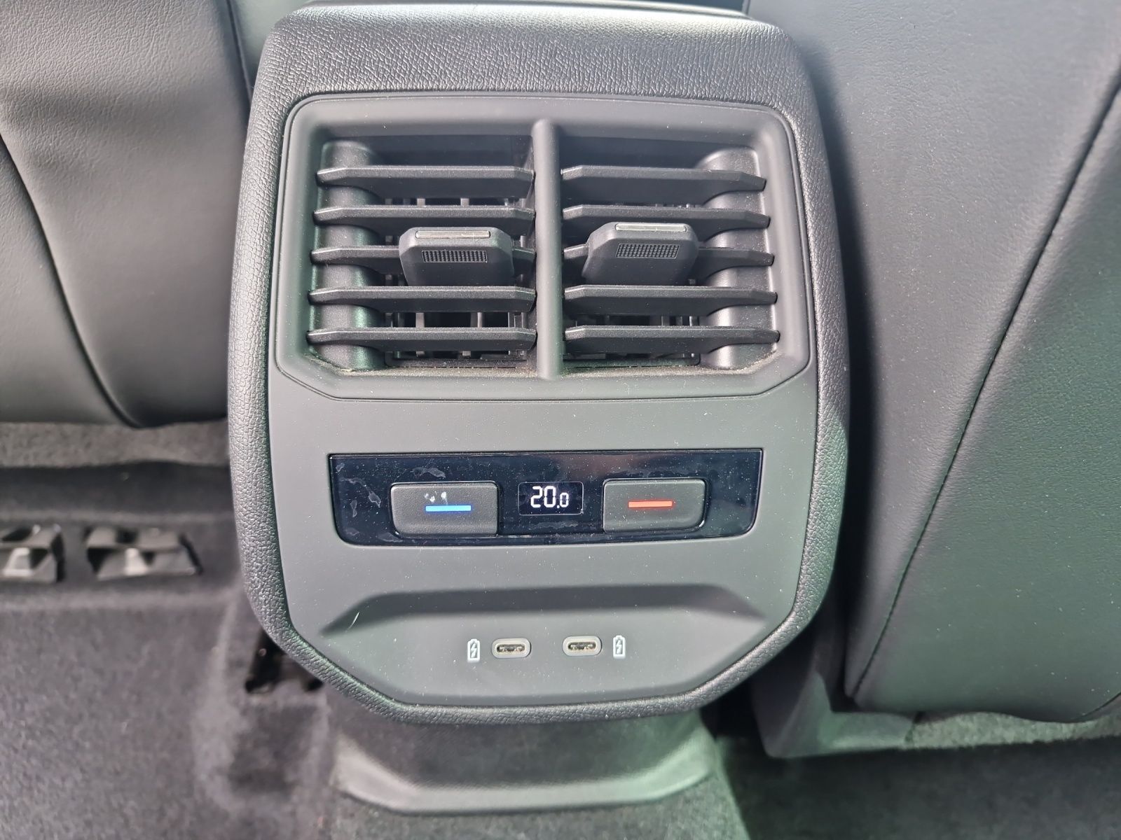 Fahrzeugabbildung SEAT Leon TSI FR LED Navi ACC Park-Assist SH LM ferti